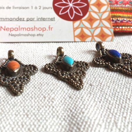 Alternative view of Pendentif ethnique en Pierres