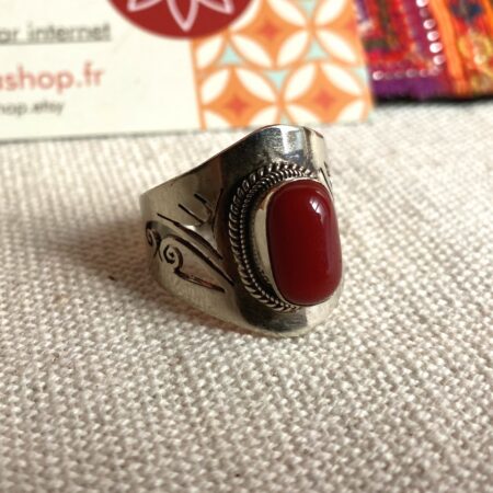 Bague ethnique en pierres Népalaises Corail