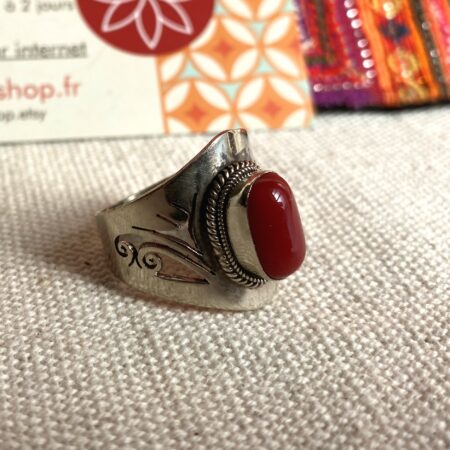 Alternative view of Bague ethnique en pierres Népalaises Corail